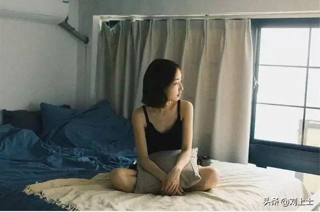 室内全身照拍照姿势大全（室内全身照拍照姿势大全示范拍照）